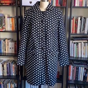 B&W polka dot coat // vintage retro style